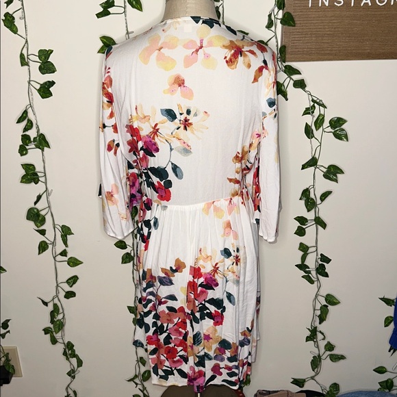 LOVESTITCH 3/4 Flare Sleeve VNeck Boho Floral Swing ALine Beach Mini Dress - Picture 5 of 7